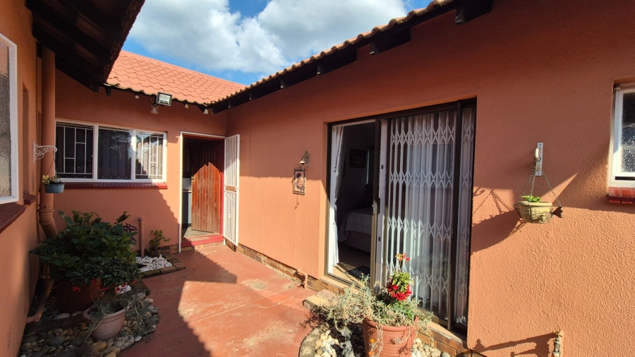 3 Bedroom Property for Sale in Roodia Free State